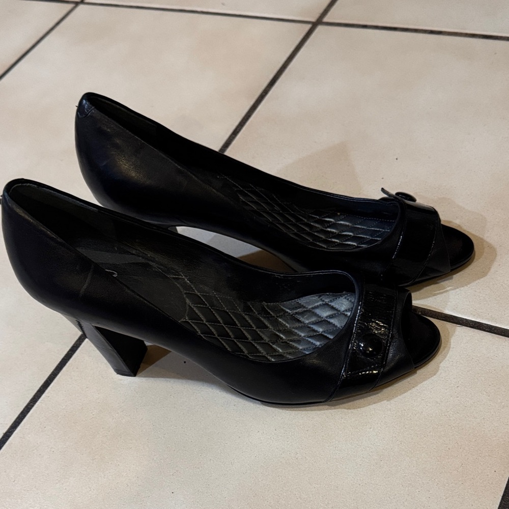 Easy spirit leather peep toe shoes